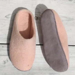 Aura Que Ethically made felt slippers - peach