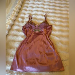 VICTORIA’S SECRET Elegant Pink Lace Trim Nightgown💕