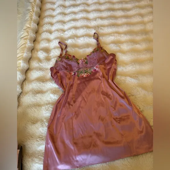 VICTORIA’S SECRET Elegant Pink Lace Trim Nightgown💕