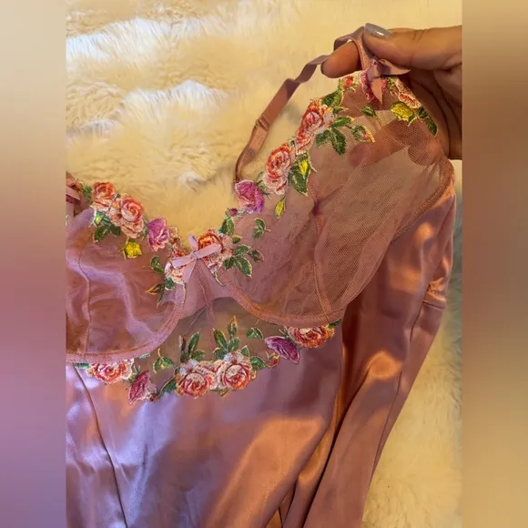 VICTORIA’S SECRET Elegant Pink Lace Trim Nightgown💕