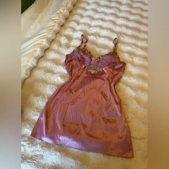 VICTORIA’S SECRET Elegant Pink Lace Trim Nightgown💕