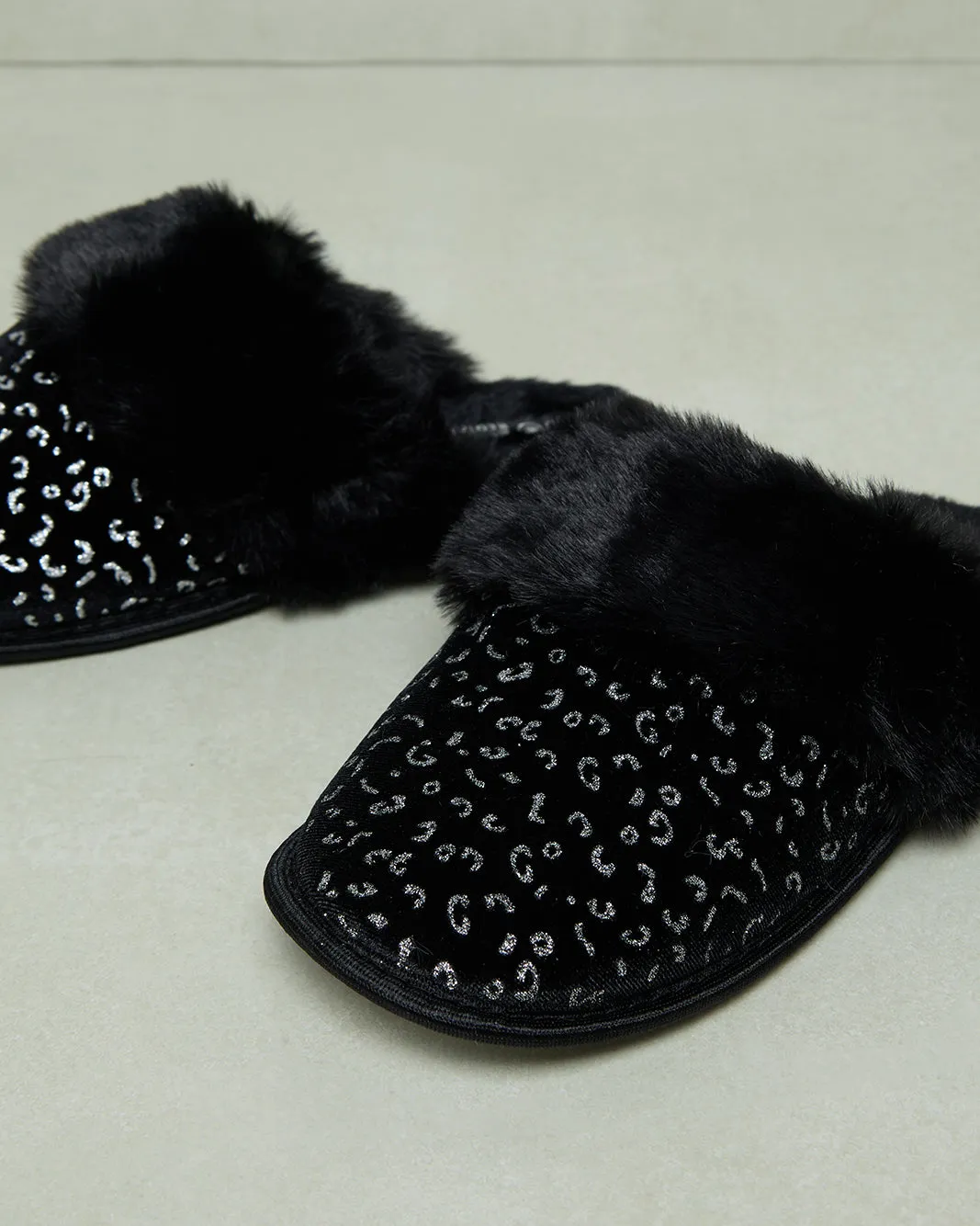 Women Black Embellished Slipper