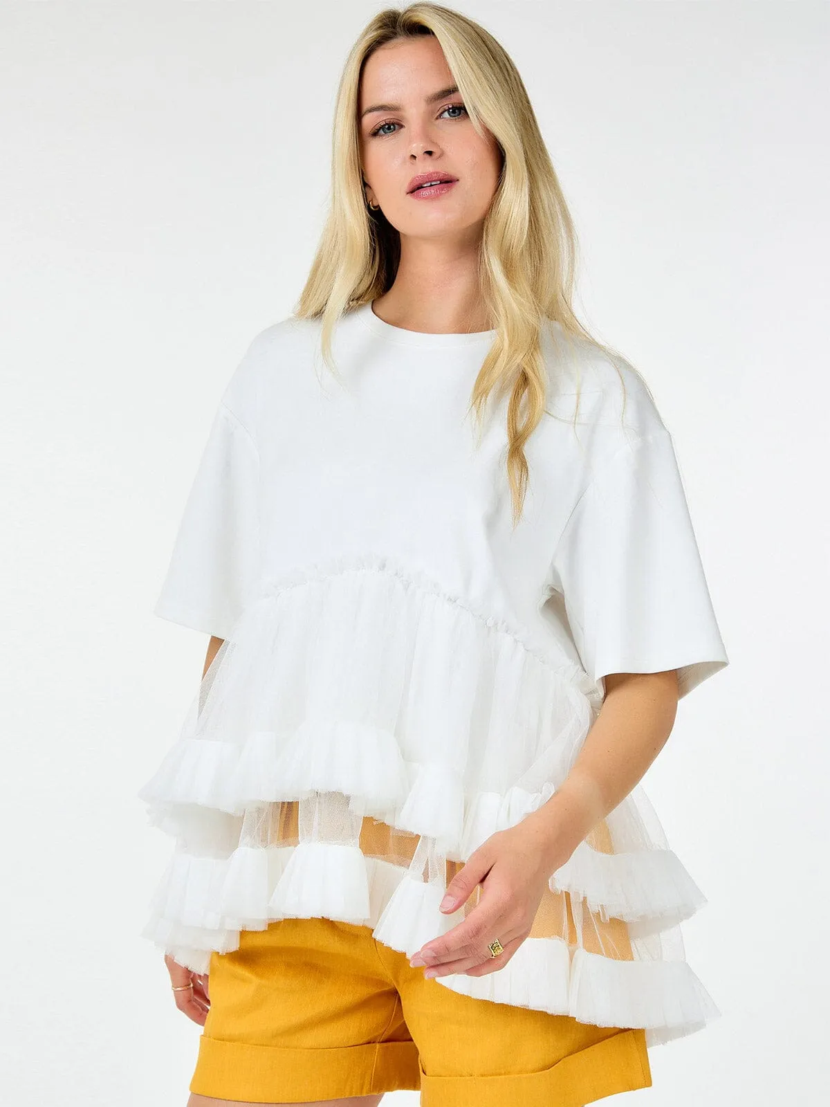WOMEN'S SHORT SLEEVE RUFFLE TIERED HIGH-LOW DETAILED BLOUSE