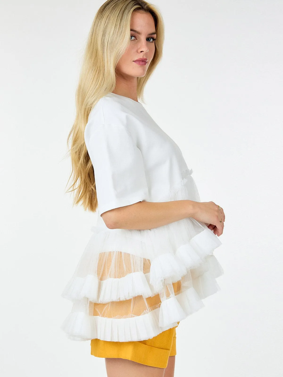 WOMEN'S SHORT SLEEVE RUFFLE TIERED HIGH-LOW DETAILED BLOUSE